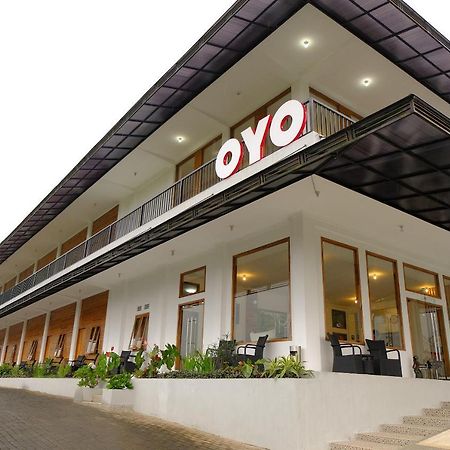 Oyo 446 Hotel Kawi Surapatha Malang Bagian luar foto