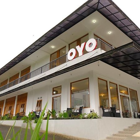 Oyo 446 Hotel Kawi Surapatha Malang Bagian luar foto