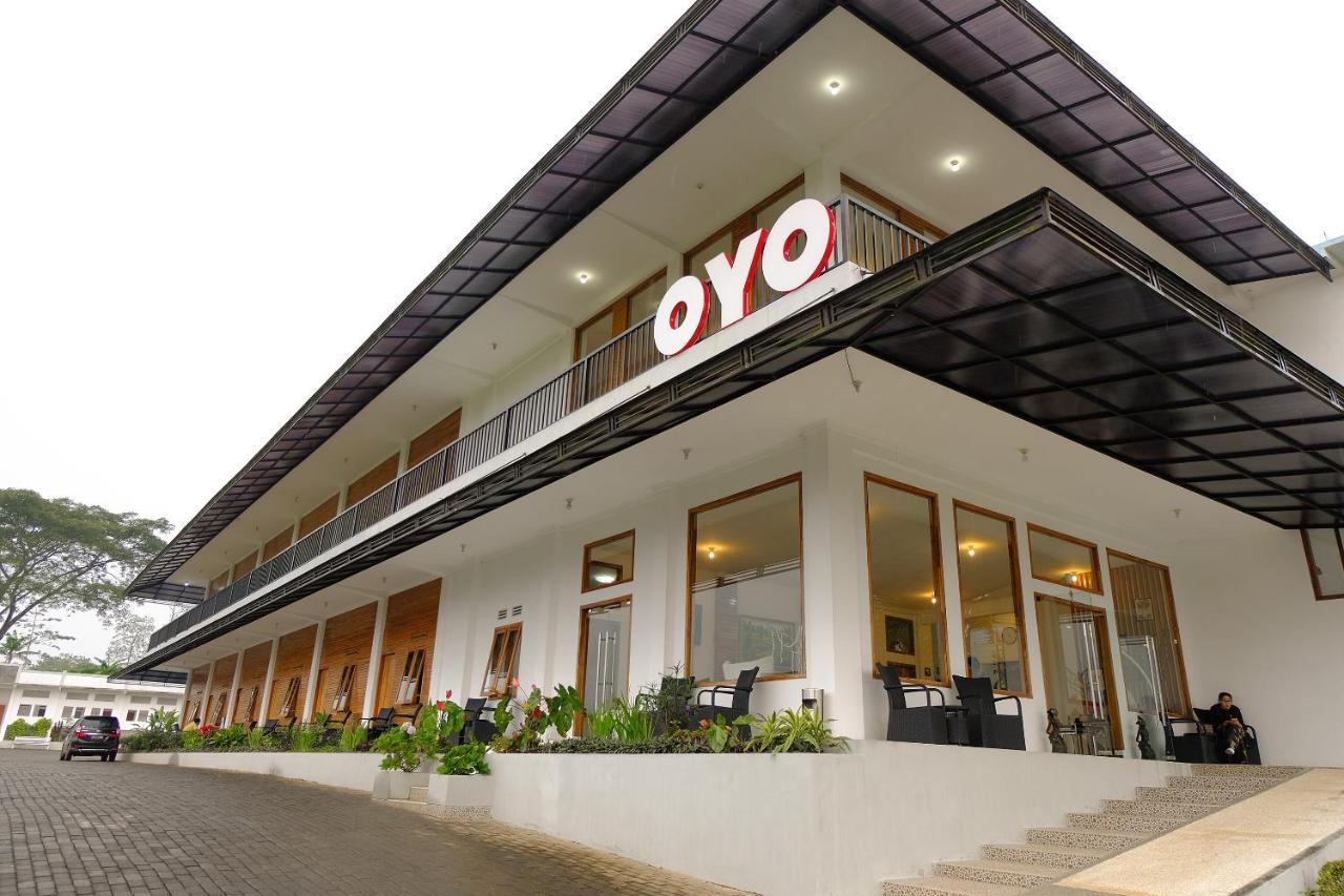 Oyo 446 Hotel Kawi Surapatha Malang Bagian luar foto