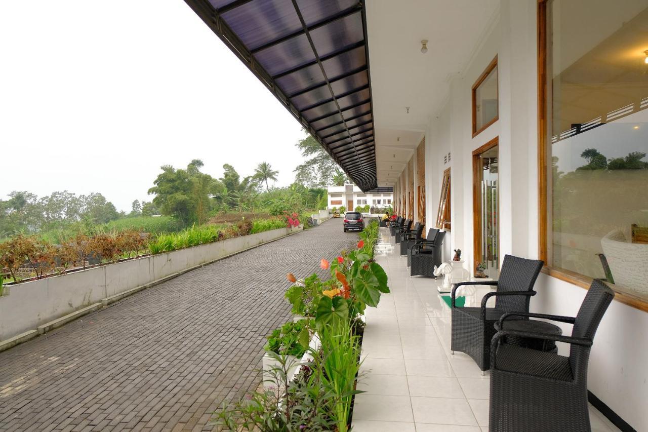 Oyo 446 Hotel Kawi Surapatha Malang Bagian luar foto