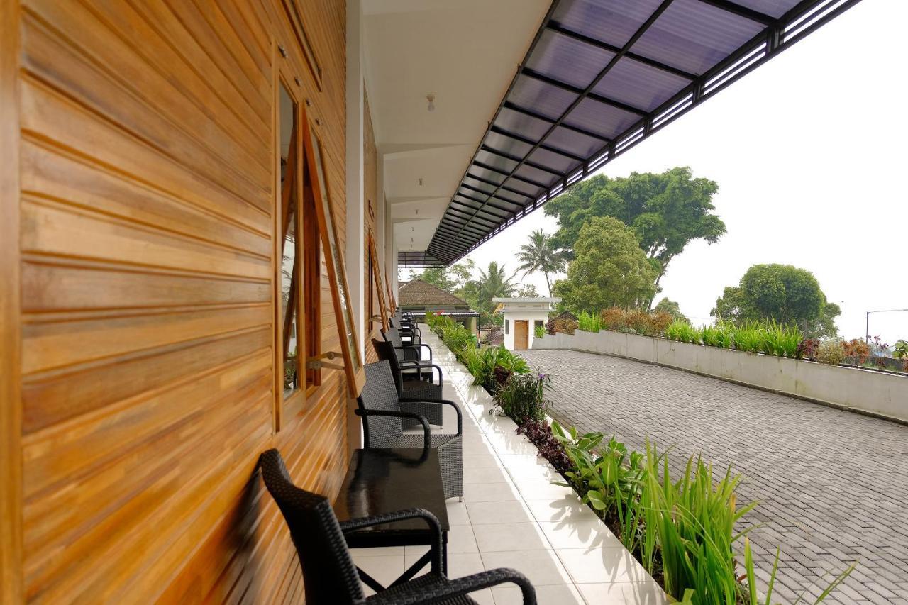 Oyo 446 Hotel Kawi Surapatha Malang Bagian luar foto