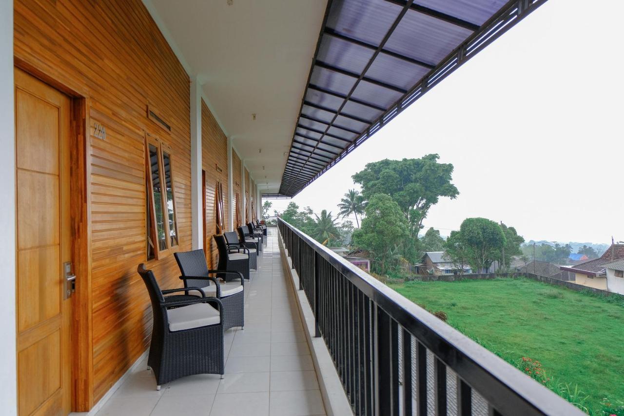 Oyo 446 Hotel Kawi Surapatha Malang Bagian luar foto