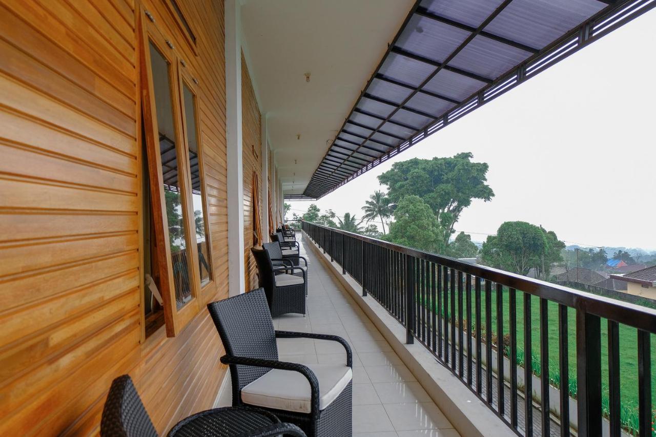 Oyo 446 Hotel Kawi Surapatha Malang Bagian luar foto