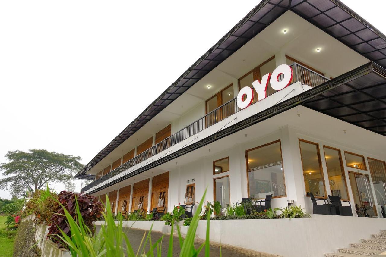 Oyo 446 Hotel Kawi Surapatha Malang Bagian luar foto