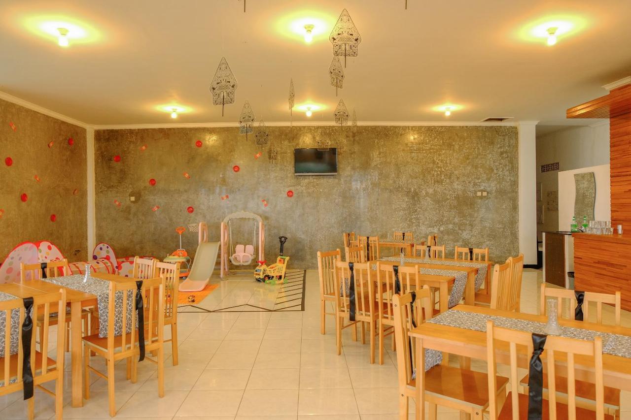 Oyo 446 Hotel Kawi Surapatha Malang Bagian luar foto