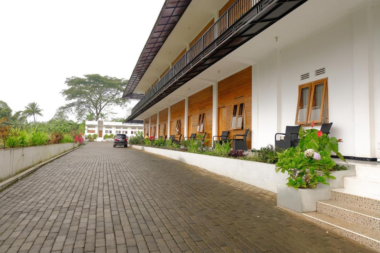 Oyo 446 Hotel Kawi Surapatha Malang Bagian luar foto