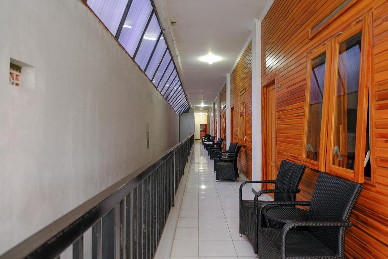 Oyo 446 Hotel Kawi Surapatha Malang Bagian luar foto