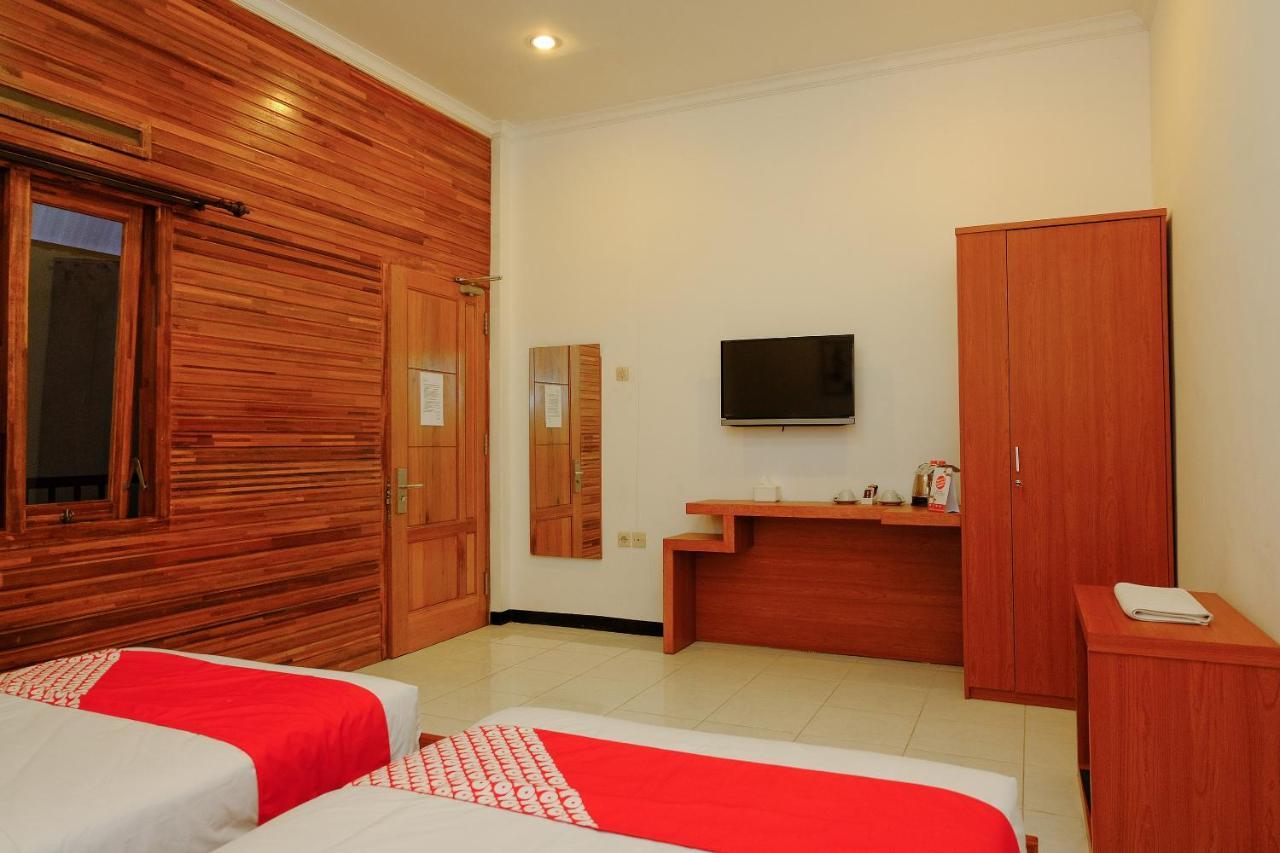 Oyo 446 Hotel Kawi Surapatha Malang Bagian luar foto