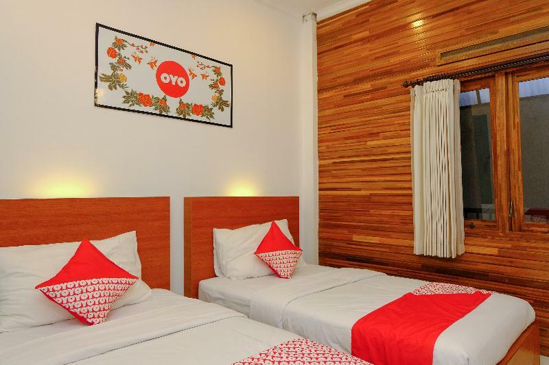 Oyo 446 Hotel Kawi Surapatha Malang Bagian luar foto