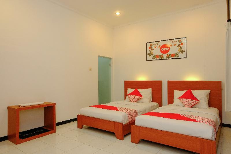 Oyo 446 Hotel Kawi Surapatha Malang Bagian luar foto